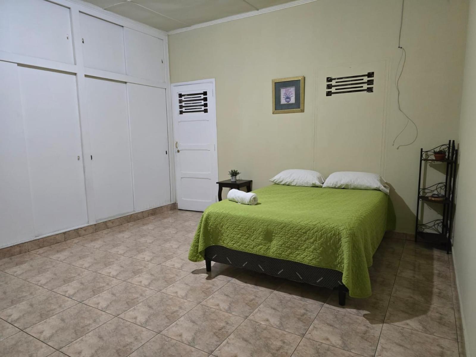 Hostal Casa Luna Santa Ana Exteriör bild
